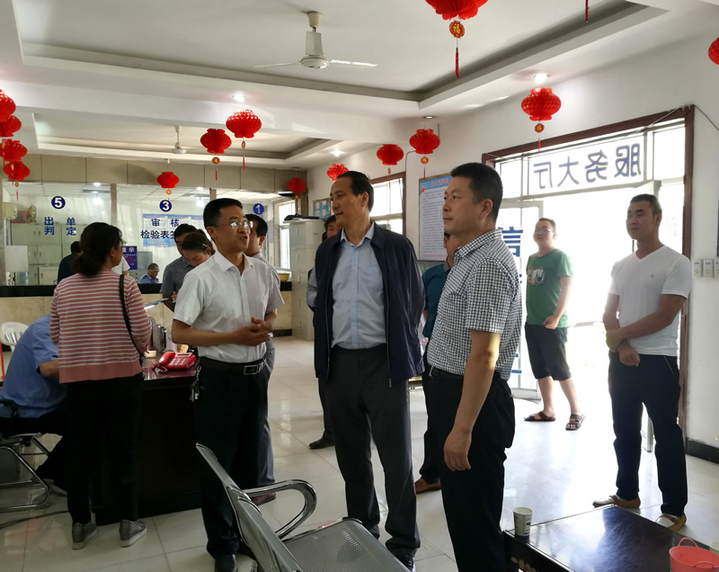 市委第三輪巡查第五巡查組深入市龍江城鄉(xiāng)發(fā)展集團(tuán)下屬機動車安全技術(shù)檢測公司和汽車服務(wù)公司開展巡查工作