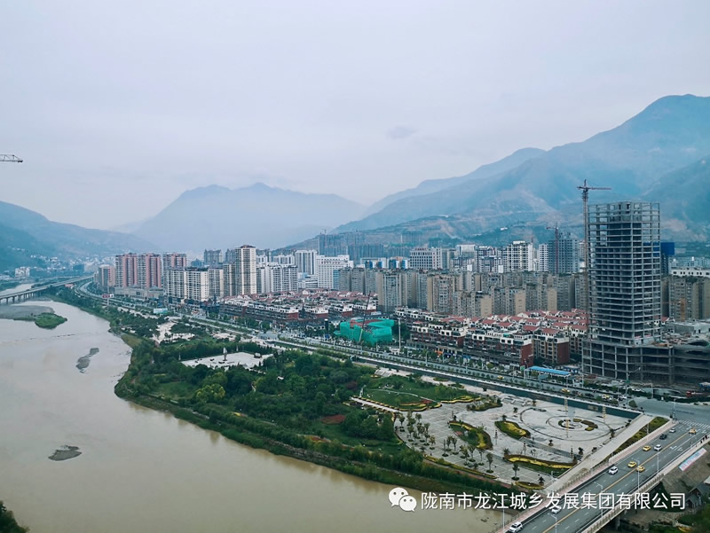 匠心傾注、喜封金頂——龍江?雙子座商住小區(qū)主體順利封頂