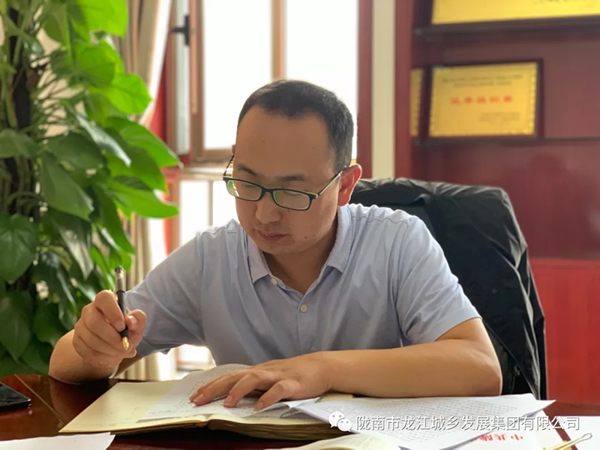 市龍江集團(tuán)“不忘初心、牢記使命”主題教育讀書班舉行結(jié)班式